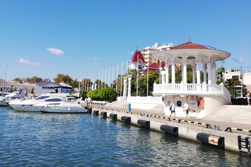 خدمات گنجانده شده در پکیج تور: از ترانسفر تا گشت شهری