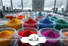 مستربچ رنگی، متالیک و پوششی در ظروف شفاف آزمایشگاهی، نشان‌دهنده تنوع رنگ و جلوه‌های سطحی برای محصولات پلاستیکی