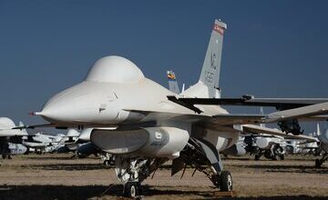 بمب‌افکن‌ها و جنگنده‌های آمریکایی یکجا جمع شده‌اند / صف کشیدن چهار هزار هواپیما در صحرا