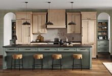 راهنمای نوسازی دکوراسیون آشپزخانه برای ۱۴۰۵؛ تحلیل تخصصی قیمت کابینت و معرفی مراکز معتبر تهران راهنمای نوسازی دکوراسیون آشپزخانه برای 1405