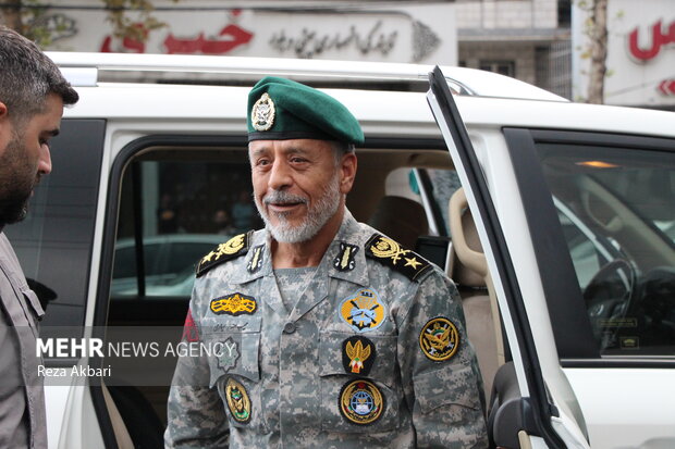 دریادار سیاری: تنها راه موفقیت، ادامه راه شهداست دریادار سیاری: تنها راه موفقیت، ادامه راه شهداست