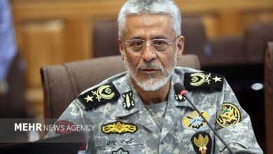 دریادار سیاری: مسیر موفقیت کشور از راه شهدا می‌گذرد