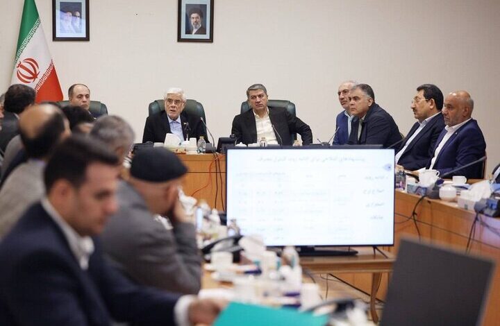 عارف: هیچ مسئولی حق اظهارنظر شخصی درباره موضوع بنزین را ندارد عارف: هیچ مسئولی حق اظهارنظر شخصی درباره موضوع بنزین را ندارد