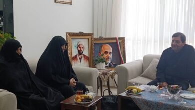 حضور مخبر در منزل شهید سپهبد رشید حضور مخبر در منزل شهید سپهبد رشید