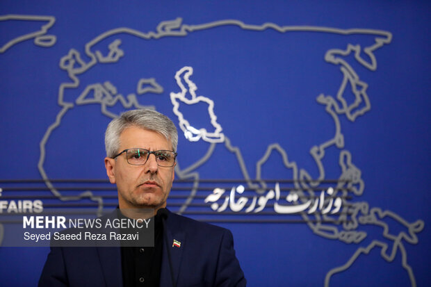 جلسه اسماعیل بقائی با سفرای سابق ایران در فرانسه جلسه اسماعیل بقائی با سفرای سابق ایران در فرانسه