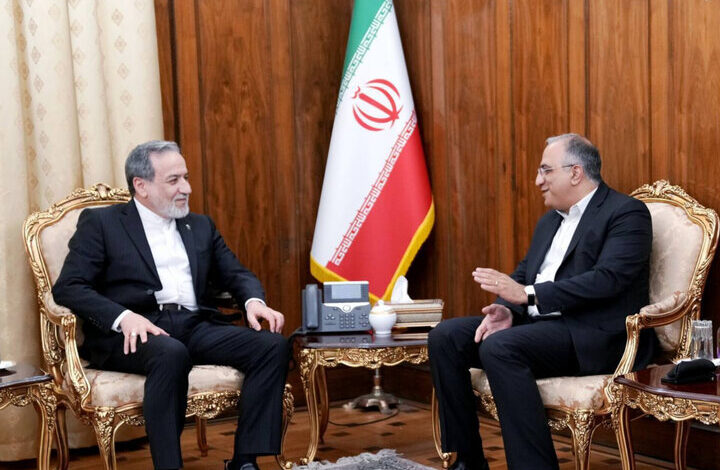 دیدار نماینده مسیحیان ارامنه شمال کشور با وزیر امور خارجه دیدار نماینده مسیحیان ارامنه شمال کشور با وزیر امور خارجه