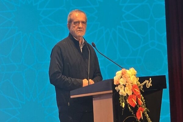 پزشکیان: اگر به فکر مردم باشیم برای حل مشکلات کشور راه پیدا میکنیم پزشکیان: اگر به فکر مردم باشیم برای حل مشکلات کشور راه پیدا میکنیم
