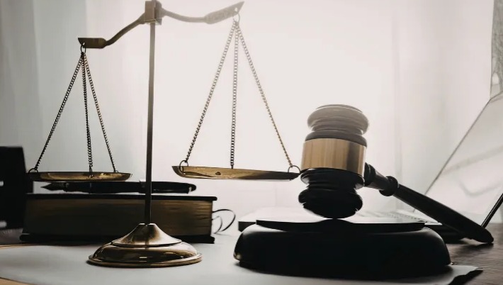وکیل شرکت؛ چرا کسبوکارهای حرفهای بدون مشاوره حقوقی ریسک میکنند؟ وکیل شرکت - شرکت خدمات حقوقی لاوین